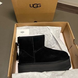 Uggs Classic Mini Platform size 8